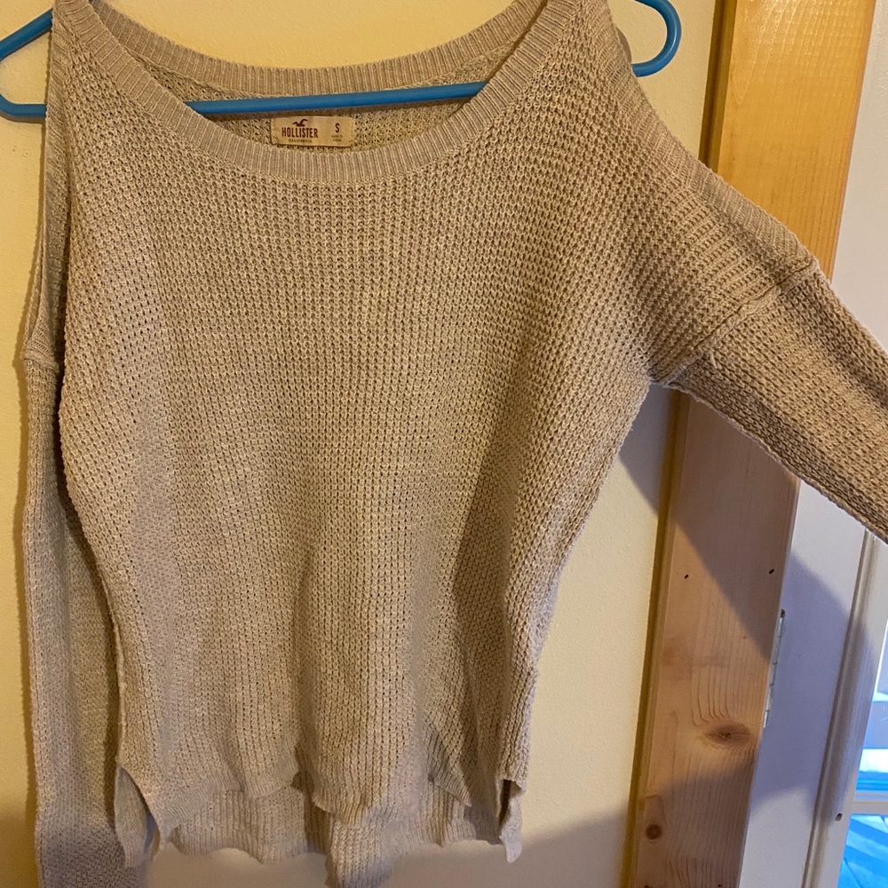 Hollister Cut out Sleeve Cozy autumn sweater